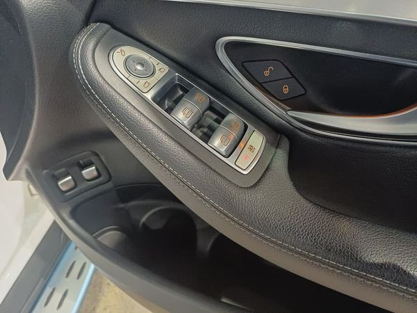 2015-Mercedes-Benz-GLC-300-Exclusive image:14