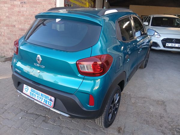 2023-Renault-Kwid-10-Climber-petrol-manual image:4
