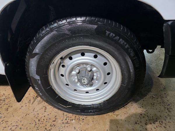 2001-Toyota-Hilux-2000 image:9