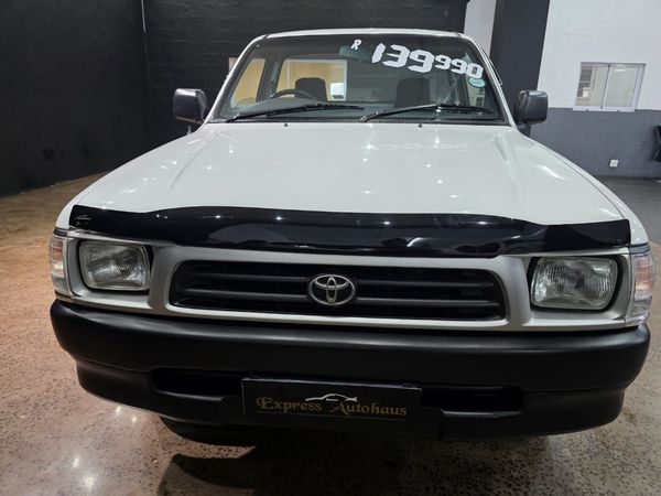 2001-Toyota-Hilux-2000 image:2