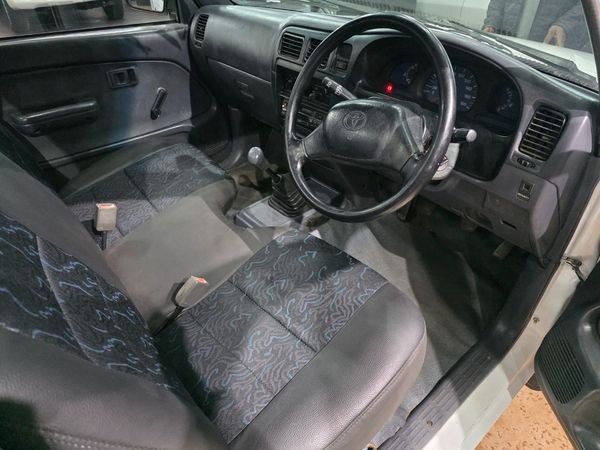 2001-Toyota-Hilux-2000 image:6