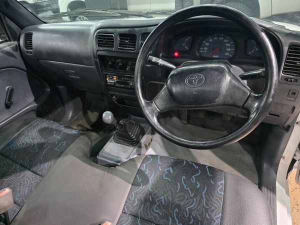 2001-Toyota-Hilux-2000 image:7