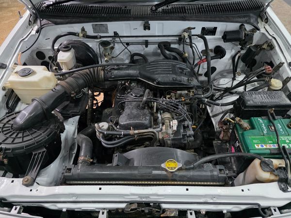 2001-Toyota-Hilux-2000 image:8