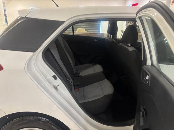 2017-Hyundai-i20-12-Motion image:12