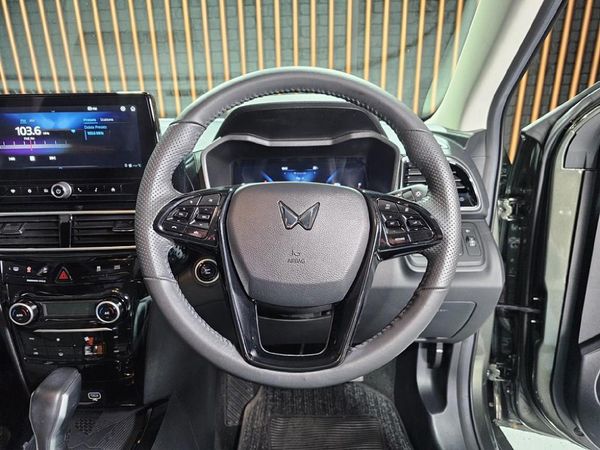 2025-Mahindra-XUV-3XO-12T-AX5-Auto image:9
