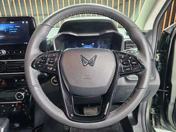 2025-Mahindra-XUV-3XO-12T-AX5-Auto image:10