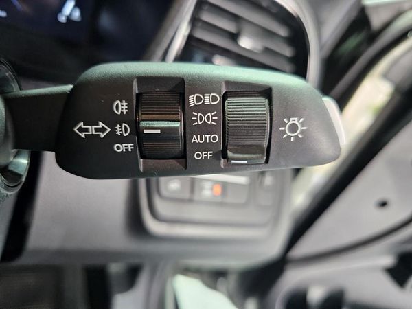 2025-Mahindra-XUV-3XO-12T-AX5-Auto image:17