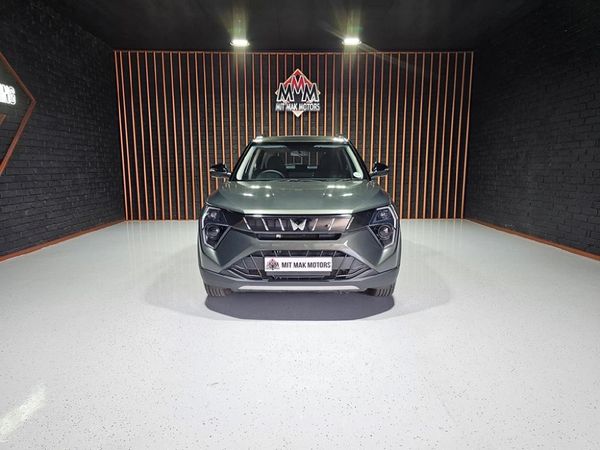 2025-Mahindra-XUV-3XO-12T-AX5-Auto image:1