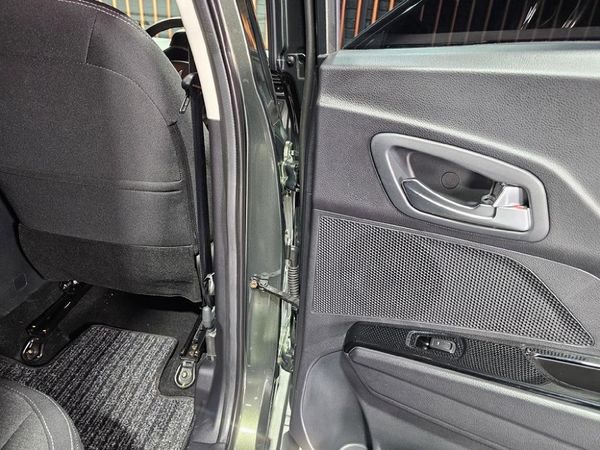 2025-Mahindra-XUV-3XO-12T-AX5-Auto image:20