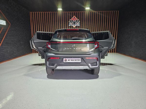 2025-Mahindra-XUV-3XO-12T-AX5-Auto image:24
