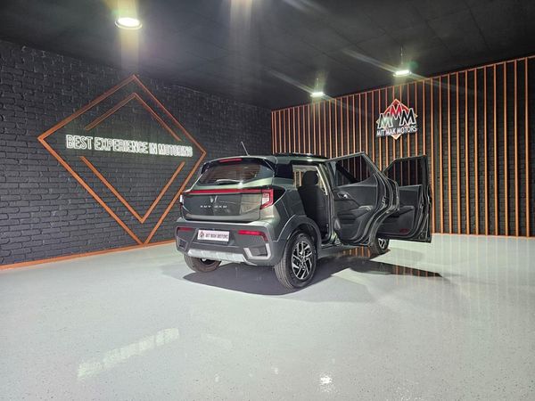 2025-Mahindra-XUV-3XO-12T-AX5-Auto image:25