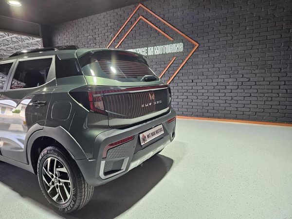 2025-Mahindra-XUV-3XO-12T-AX5-Auto image:28