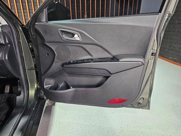 2025-Mahindra-XUV-3XO-12T-AX5-Auto image:6