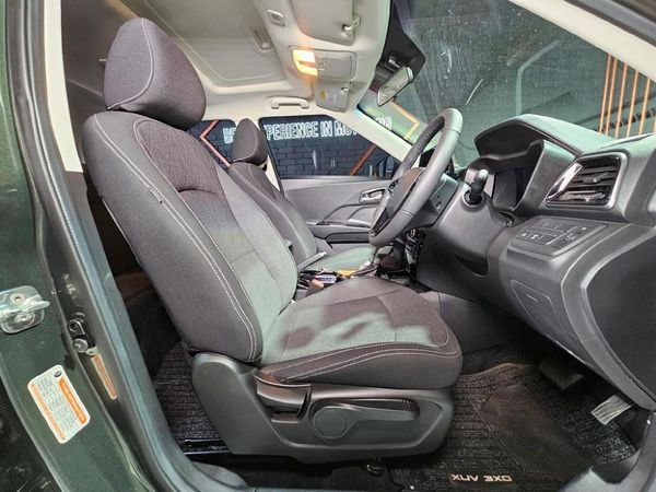 2025-Mahindra-XUV-3XO-12T-AX5-Auto image:8