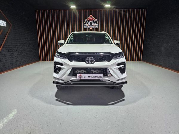 2020-Toyota-Fortuner-28-GD-6-4x4-Auto image:1