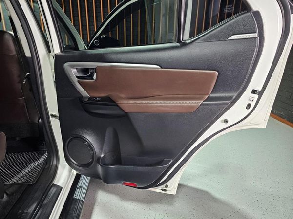 2020-Toyota-Fortuner-28-GD-6-4x4-Auto image:19