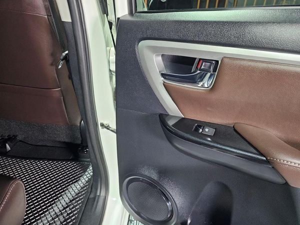 2020-Toyota-Fortuner-28-GD-6-4x4-Auto image:20