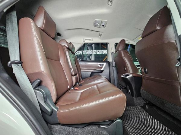 2020-Toyota-Fortuner-28-GD-6-4x4-Auto image:21