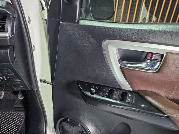 2020-Toyota-Fortuner-28-GD-6-4x4-Auto image:7