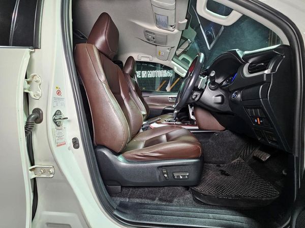 2020-Toyota-Fortuner-28-GD-6-4x4-Auto image:8