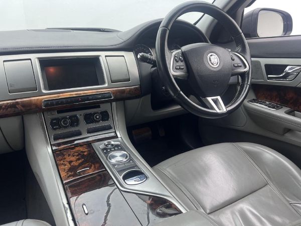 2012-Jaguar-XF-22-D-Premium-Luxury image:5