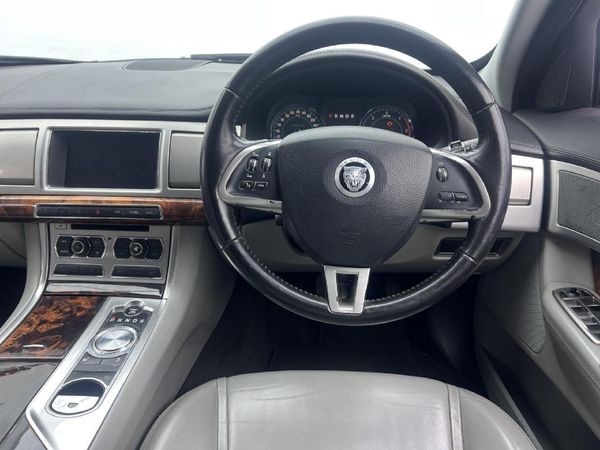 2012-Jaguar-XF-22-D-Premium-Luxury image:6