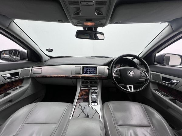 2012-Jaguar-XF-22-D-Premium-Luxury image:8