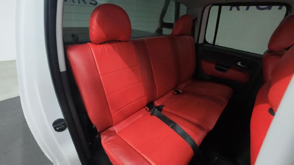 2012-Volkswagen-Amarok-20-TSI-Trendline-118kW-Double-Cab image:12