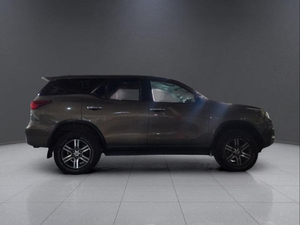2021-Toyota-Fortuner-24-GD-6-4x4-Auto image:7