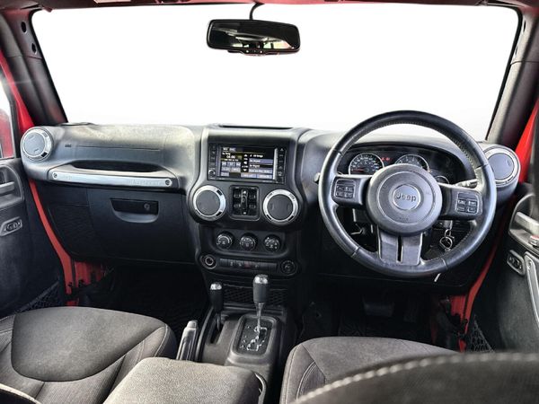 2015-Jeep-Wrangler-Unlimited-Rubicon-36-V6-Auto image:10