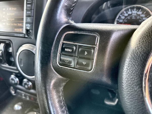 2015-Jeep-Wrangler-Unlimited-Rubicon-36-V6-Auto image:13