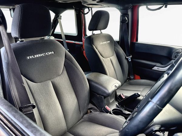 2015-Jeep-Wrangler-Unlimited-Rubicon-36-V6-Auto image:14