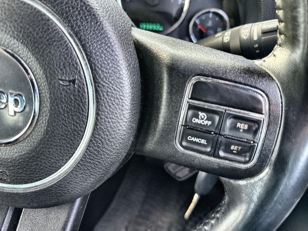 2015-Jeep-Wrangler-Unlimited-Rubicon-36-V6-Auto image:16