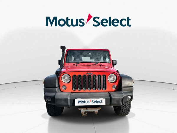 2015-Jeep-Wrangler-Unlimited-Rubicon-36-V6-Auto image:1