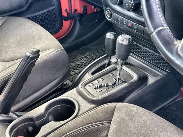 2015-Jeep-Wrangler-Unlimited-Rubicon-36-V6-Auto image:19