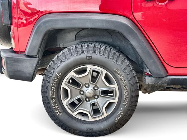 2015-Jeep-Wrangler-Unlimited-Rubicon-36-V6-Auto image:8