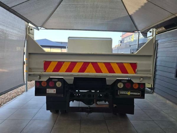 2009-Isuzu-NPR-400-Amt-Fc-Cc image:5