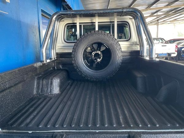 2022-Toyota-Land-Cruiser-79-40-Double-Cab image:10