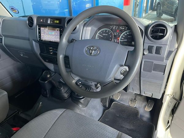 2022-Toyota-Land-Cruiser-79-40-Double-Cab image:3