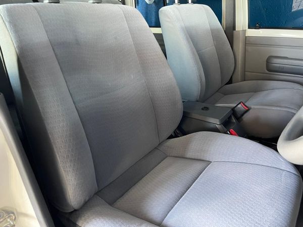 2022-Toyota-Land-Cruiser-79-40-Double-Cab image:7