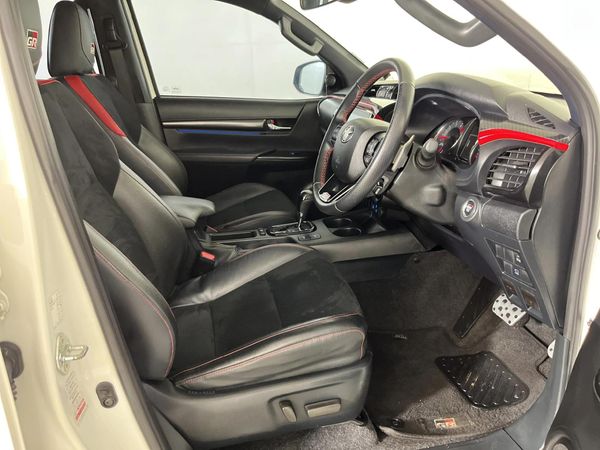 2024-Toyota-Hilux-28GD-6-GR-Sport-Double-Cab-4x4 image:9