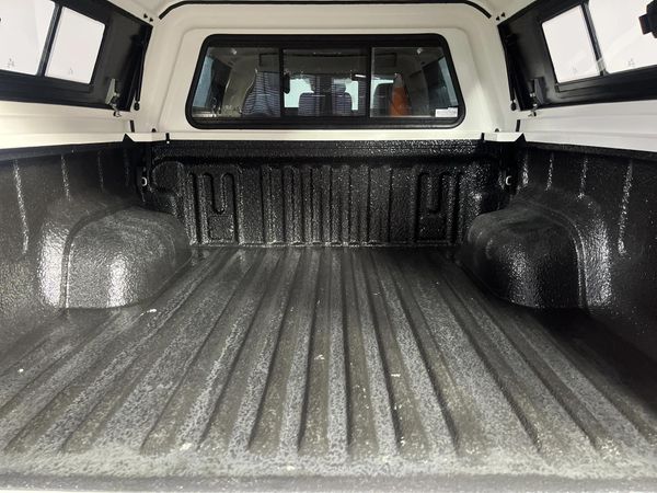 2024-Toyota-Hilux-28GD-6-GR-Sport-Double-Cab-4x4 image:12
