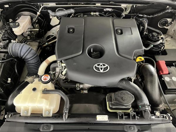 2024-Toyota-Hilux-28GD-6-GR-Sport-Double-Cab-4x4 image:13