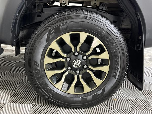 2024-Toyota-Hilux-28GD-6-GR-Sport-Double-Cab-4x4 image:6