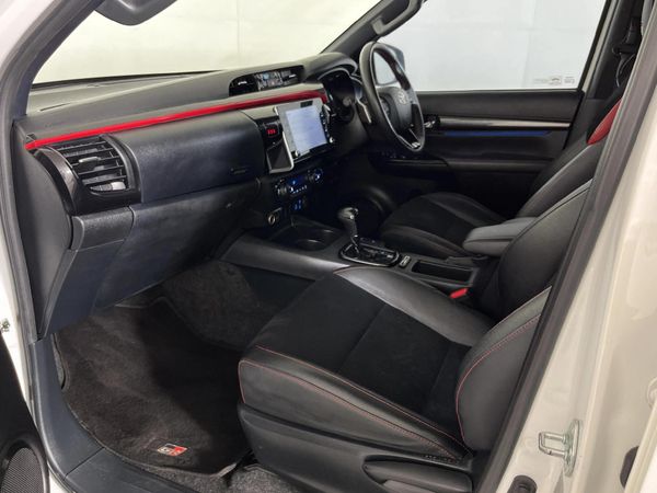 2024-Toyota-Hilux-28GD-6-GR-Sport-Double-Cab-4x4 image:8