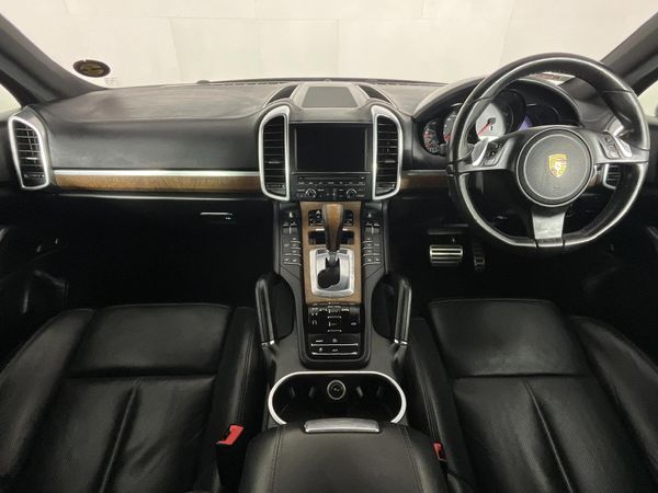 2011-Porsche-Cayenne-S-Auto image:1