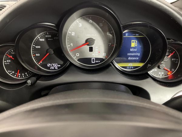 2011-Porsche-Cayenne-S-Auto image:2