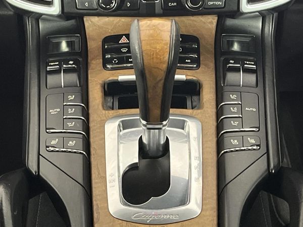 2011-Porsche-Cayenne-S-Auto image:7