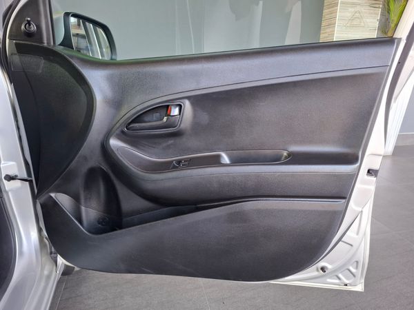 2016-Kia-Picanto-10-LX image:13