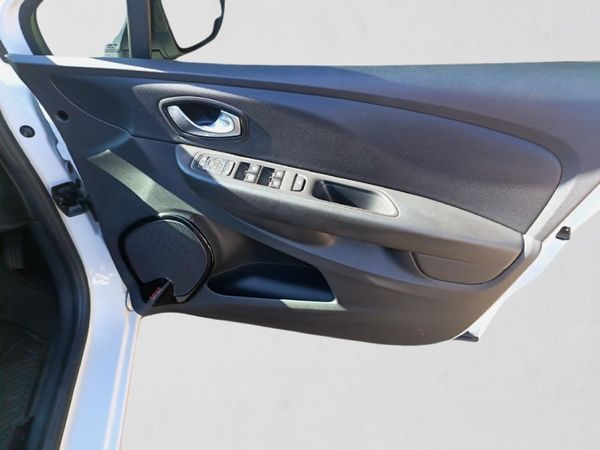 2018-Renault-Clio-IV-900T-Dynamique-5-dr-66kW image:11
